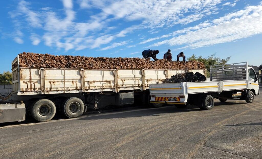 truckwood braai wood braai wood and fireplace - kaggel hout en braai hout, paarl en wellington